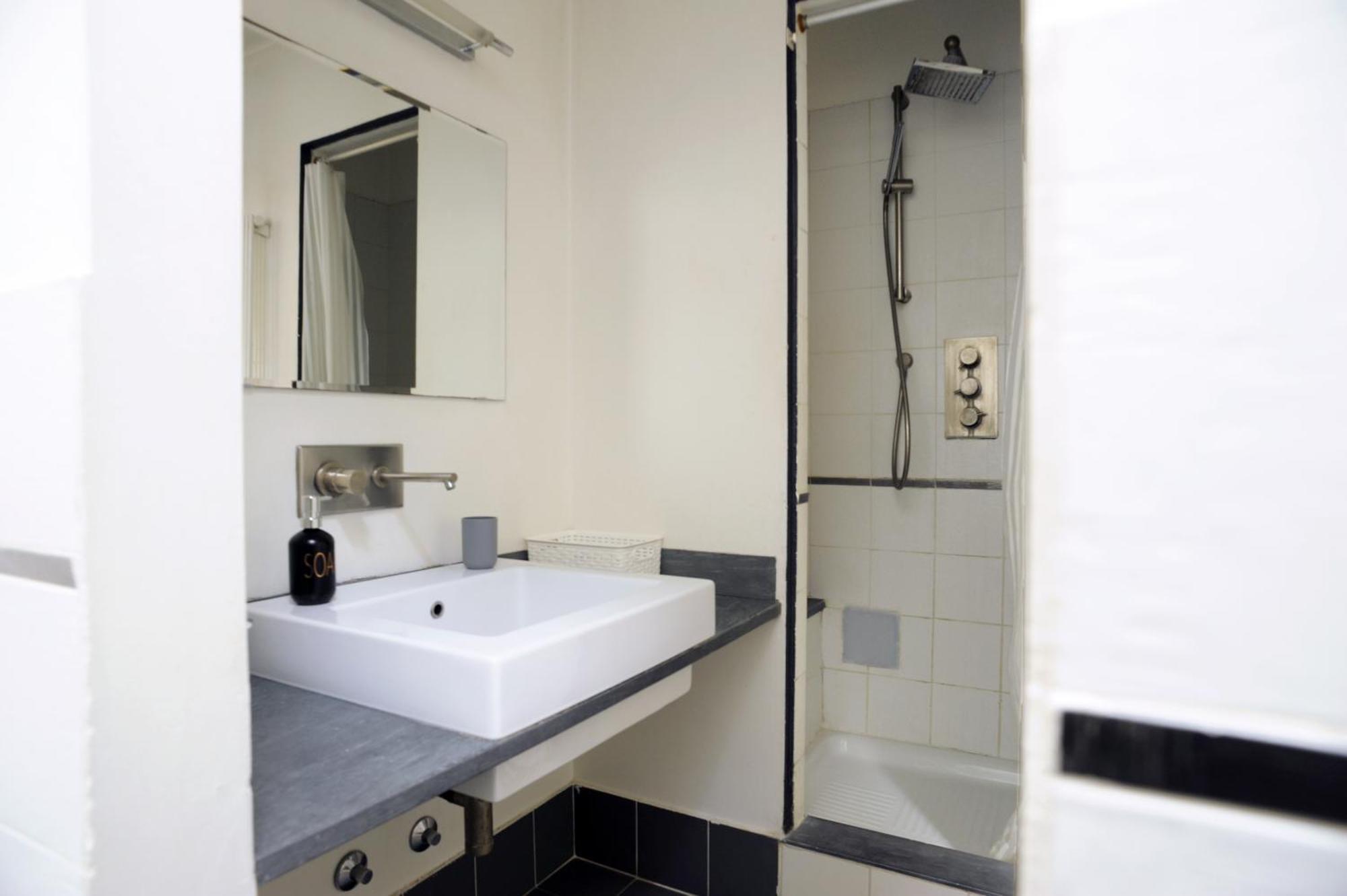 Sant Ambrogio Courtyard Room In Shared Flat Milánó Kültér fotó